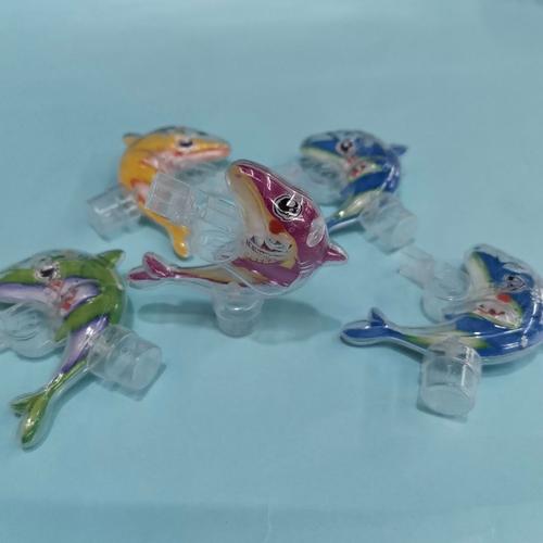 鯊魚(yú)口哨裝糖玩具 讓孩子運(yùn)動(dòng)加油與趣味驚喜合二為一